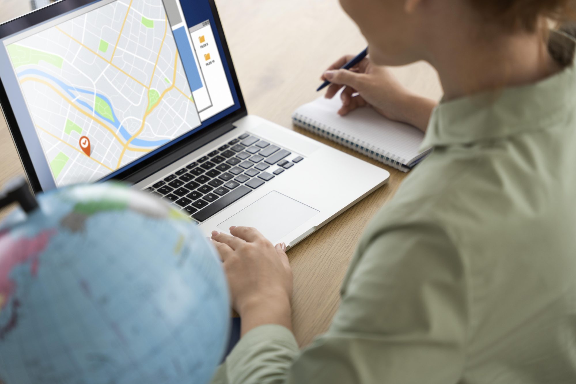 travel-agent-offering-trip-planning-clients(3)